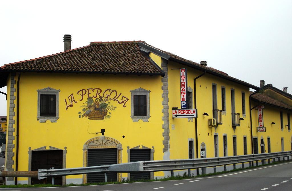 La Pergola Hotel Zibido San Giacomo Exterior photo